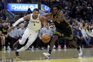 他的表现立 他的表现立