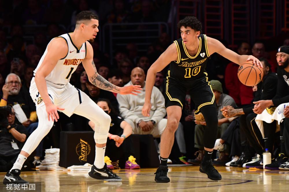 球和防守反 球和防守反